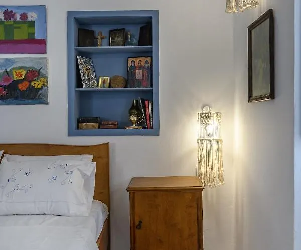 The Aegean Blue Old Milos Vilă *